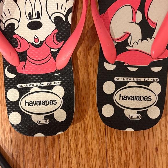 Havaianas Flip Flops - Black and Pink Polka Dot with Minnie Mouse - Picture 2 of 3